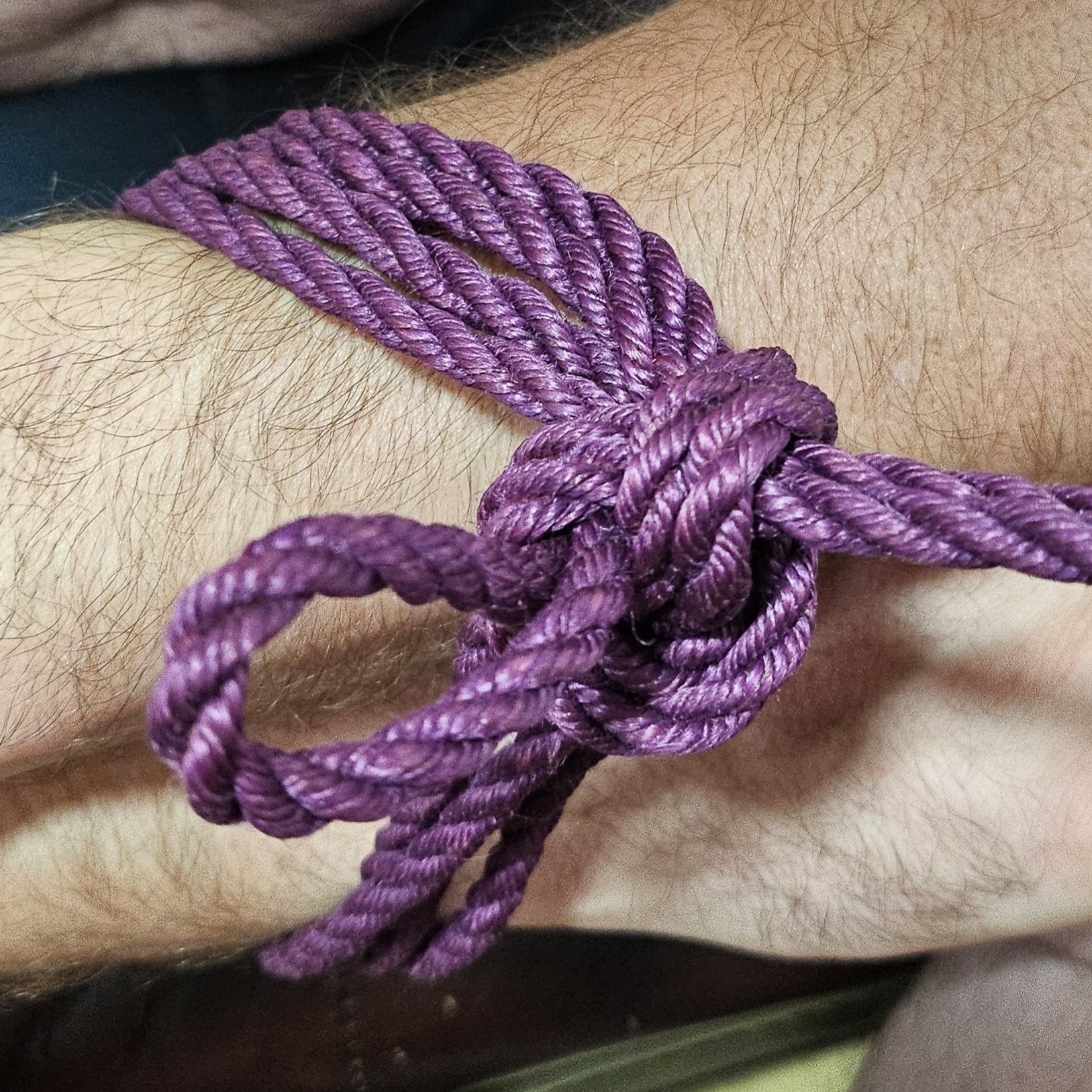 Shibari How to Tie: Single column somerville bowline, marumsubi.  Reborn Rope