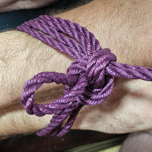 Shibari How to Tie: Single column somerville bowline, marumsubi.  Reborn Rope