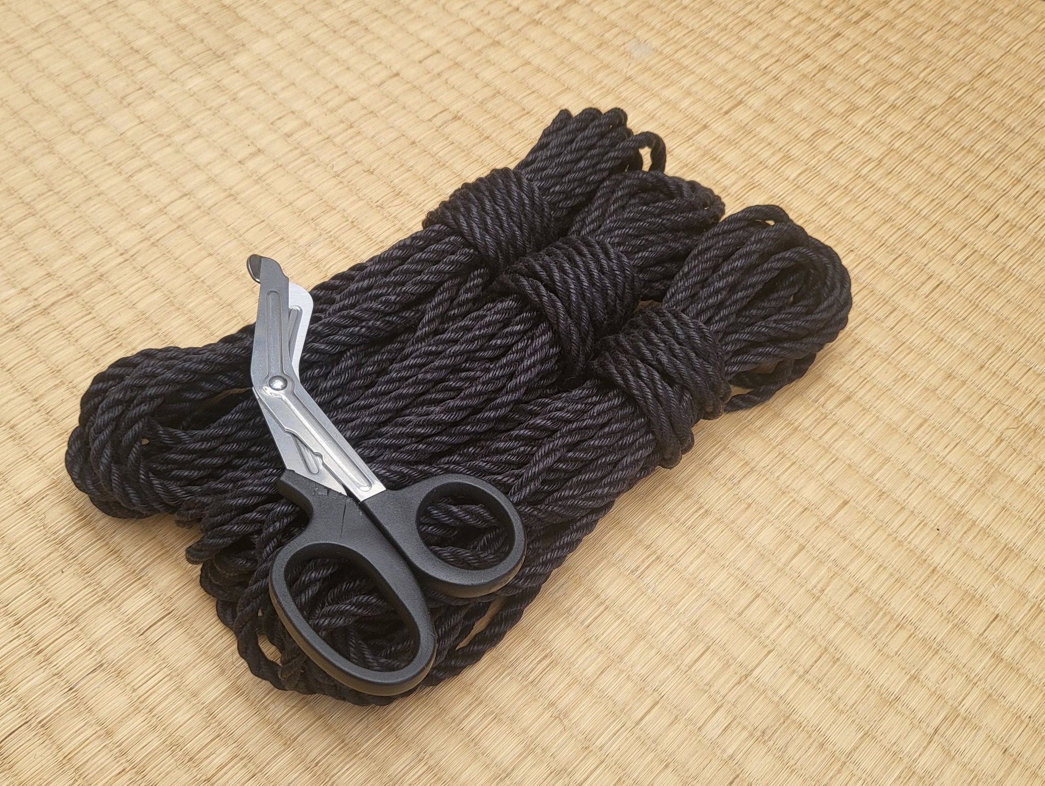 Shara Rope Raven Black Jute Shibari Rope - Skin Safe, Ready to Use – RebornRopes