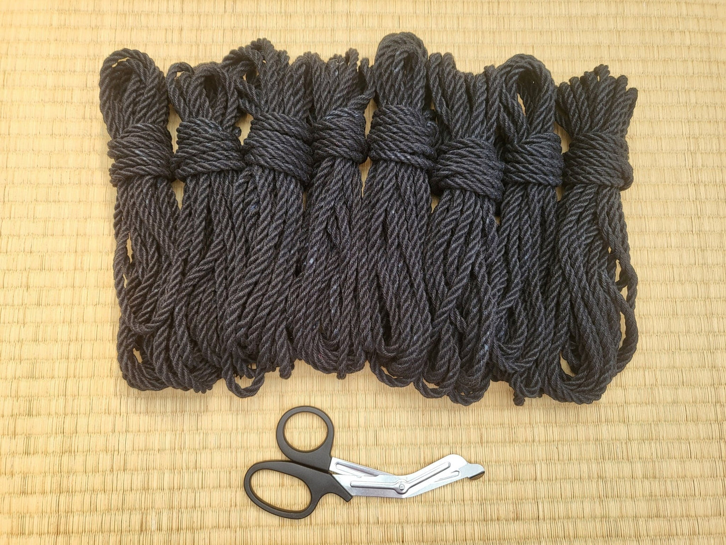 'Raven Black' Hemp bondage rope - RebornRopes